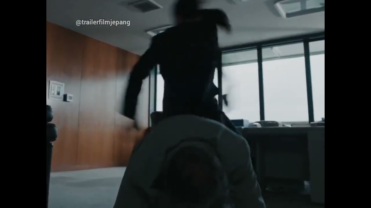 Masa lalu yang kelam membuatnya gelap mata. 