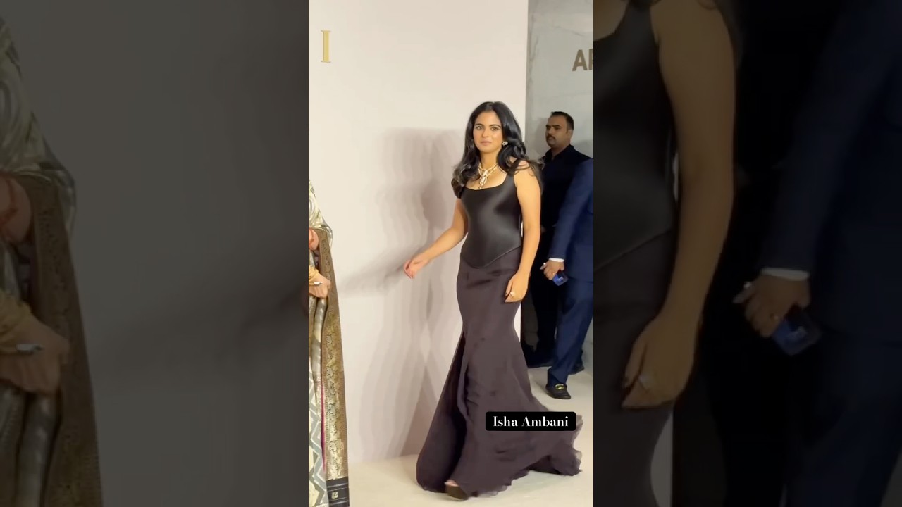 🌟 Isha Ambani’s Elegant Look | Ashi Studio Dress & Bvlgari Serpenti Divine Monsoon Necklace 💎👑