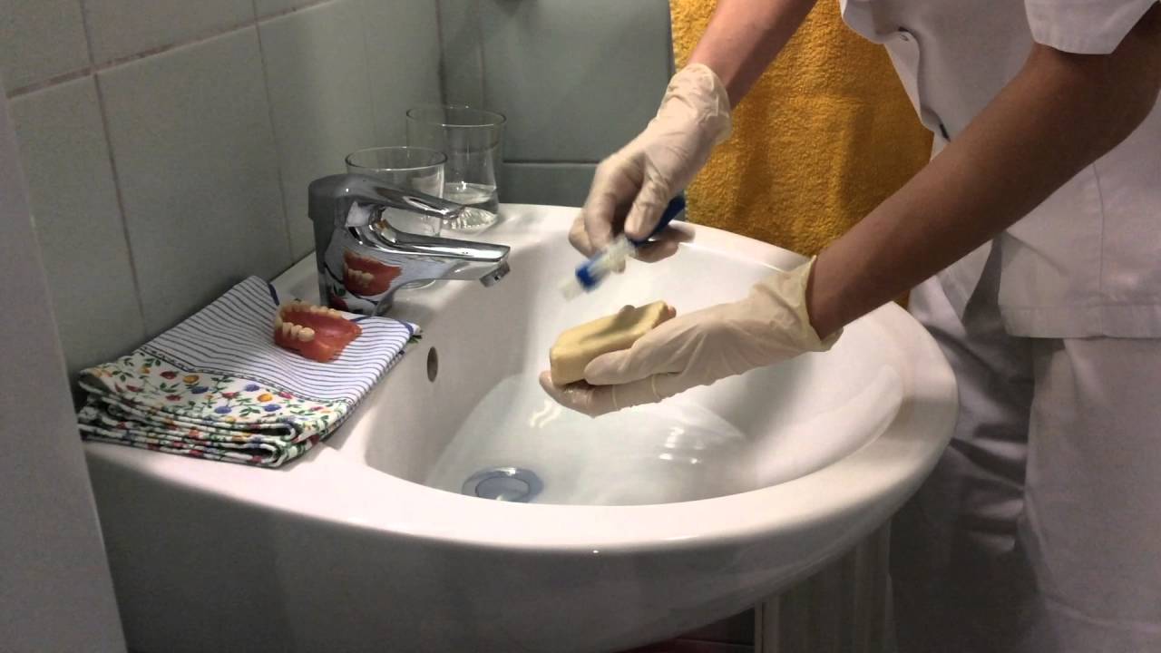 Čiščenje zobne proteze dobra