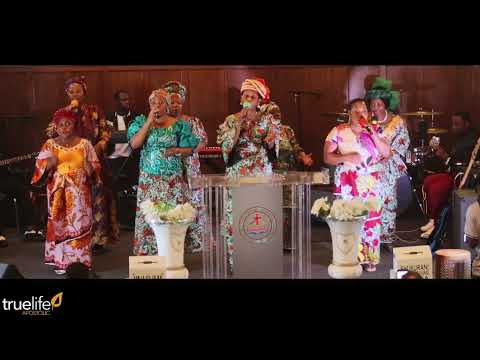 KILA KITU KINA MAJIRA YAKE CHOIR YA WAMAMA MUKUTANO WA IBADA YA UZINDUZI YA KANISA ST LOUSE 12 27 