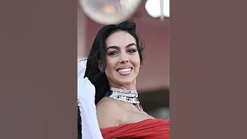 صراحة أنا شفتك من بعيد وحبيتك كريسيانو جورجينا و انتونيلا 