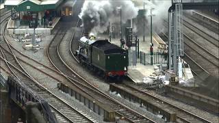 5043 Earl of Mount Edgcumbe storms into Cardiff Central before the wires!