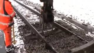 Замена шпал шпалоукладчиком / replacement of sleepers Замена шпал шпалоукладчиком / replacement of sleepers