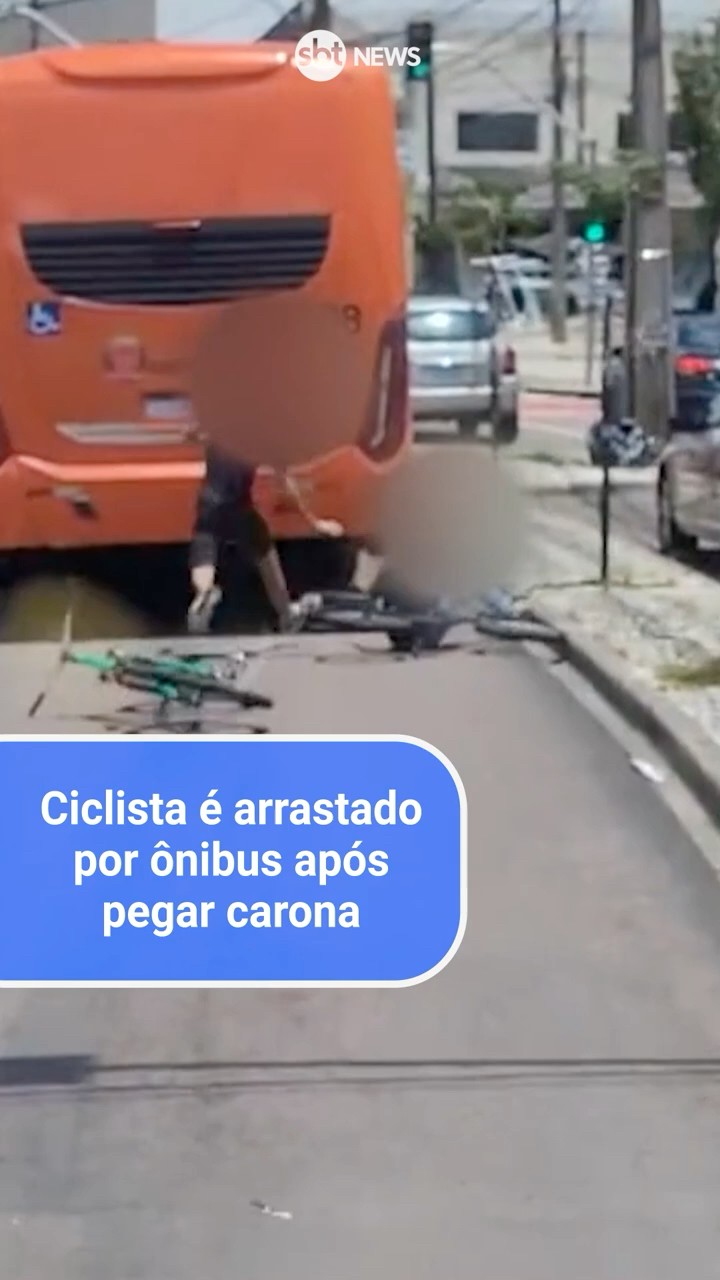 Ciclista é arrastado por ônibus após se agarrar ao para-choque do veículo