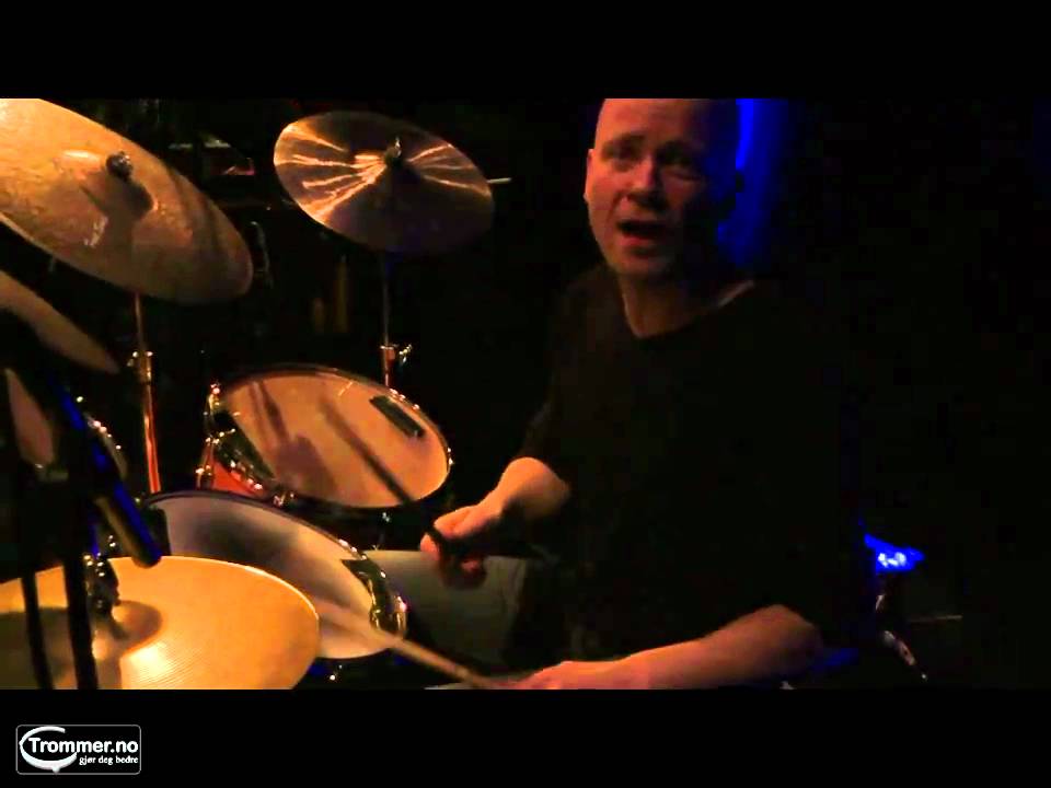 Jarle Vespestad spiller 9/8-dels takt.