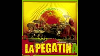 Video thumbnail of "La Pegatina - Via Mandarina - 06. Alosque (feat. D'Callaos )"