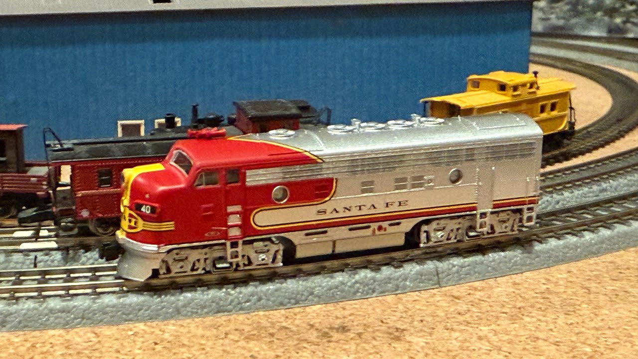 AZL 63001-9 Santa Fe ATSF F7 A Diesel Locomotive #40 Test Run at z