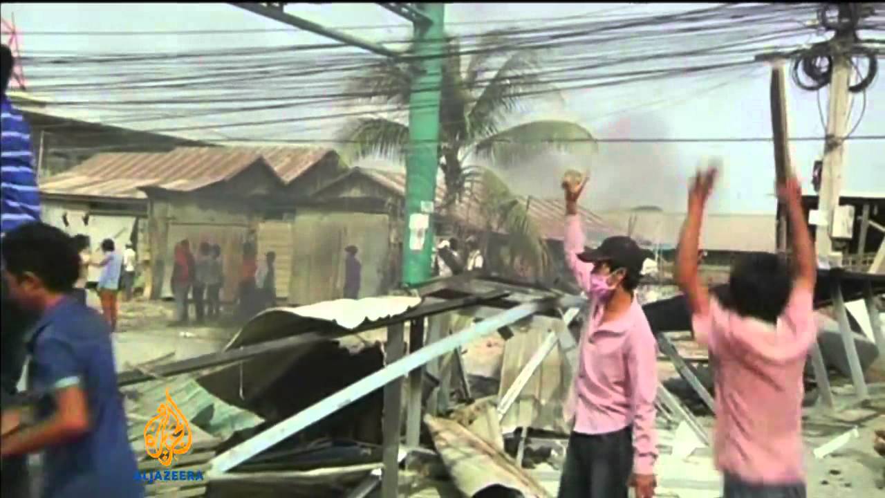 أطلقت الشرطة الكمبودية النار على عمال مصانع الملابس