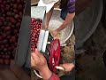 Обработка кофеной ягоды вручную