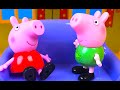 PEPPA PIG Y GEORGE JUEGAN AL ESCONDITE EN LA CASA CON MAMA PIG Y PAPA PIG LA CASA DE PEPPA PIG