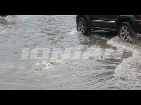 Πάτρα | "Ποτάμια" οι δρόμοι μετά την σφοδρή βροχόπτωση