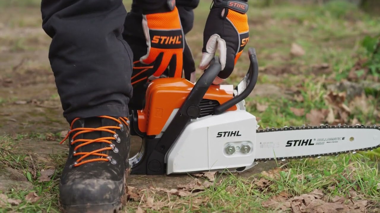 Tronçonneuse Thermique MS 170 STIHL - Démarrer une tronçonneuse au sol 