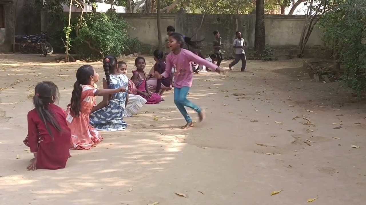 છોકરા છોકરીઓ વચ્ચે સ્પર્ધા થઈ જાય 🧑‍🤝‍🧑🕺💃👯