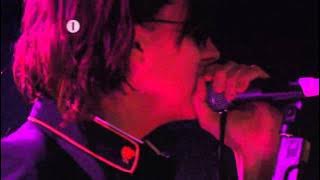 Download lagu The Strokes - Razorblade [HD] (Live London University 2005)