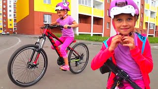 ВЛОГ Катаемся на самокате и велосипеде в новом шлеме | Видео для детей | Вело прогулка с Ярославой