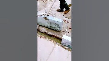 The process of moving the cement slab on the road = good tools can increase efficiency