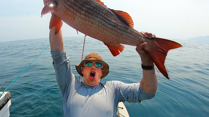 HUGE SNAPPER DRAGS NAVY VET OVERBOARD - Kayak Fishing Panama | Field Trips with Robert Field