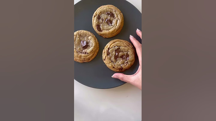 The most perfect chocolate-chip cookies you will ever see