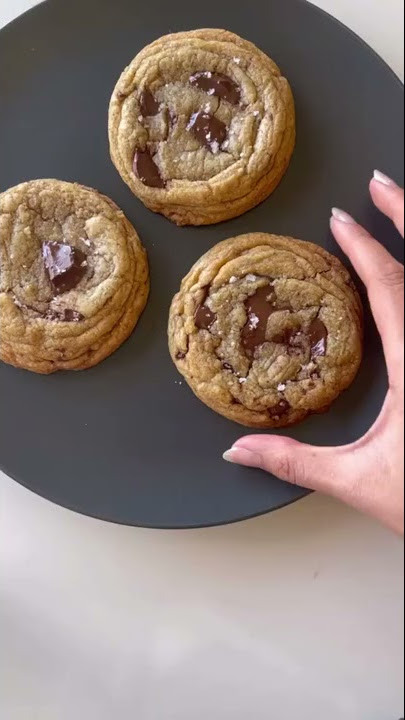 The most perfect chocolate-chip cookies you will ever see