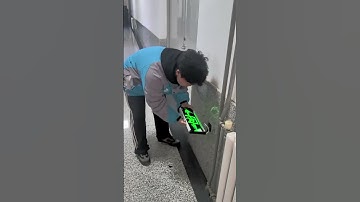 Đang chạy thì làm rơi cai biển cảnh báo