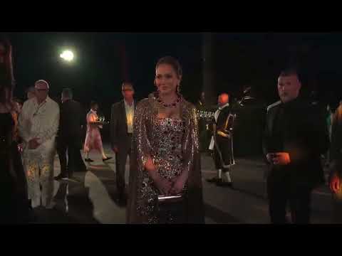 Video Jennifer Lopez at the Dolce & Gabbana Alta Moda fashion show