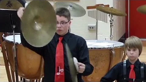 Watch what this kid does when his cymbal breaks