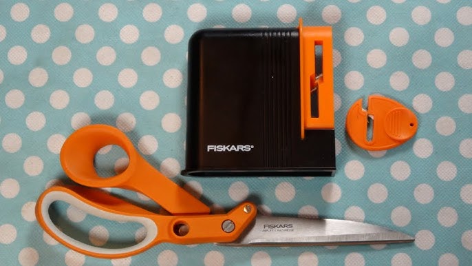 Cómo funciona el Afilador de Tijeras Fiskars 