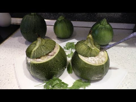 Знакомьтесь, кабачок сорт Поваренок. Просто идеален для фаршировки.