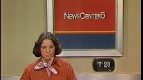 WMAQ Channel 5 - NewsCenter5 Update, Break & Today Show Excerpt (12/23/1975)