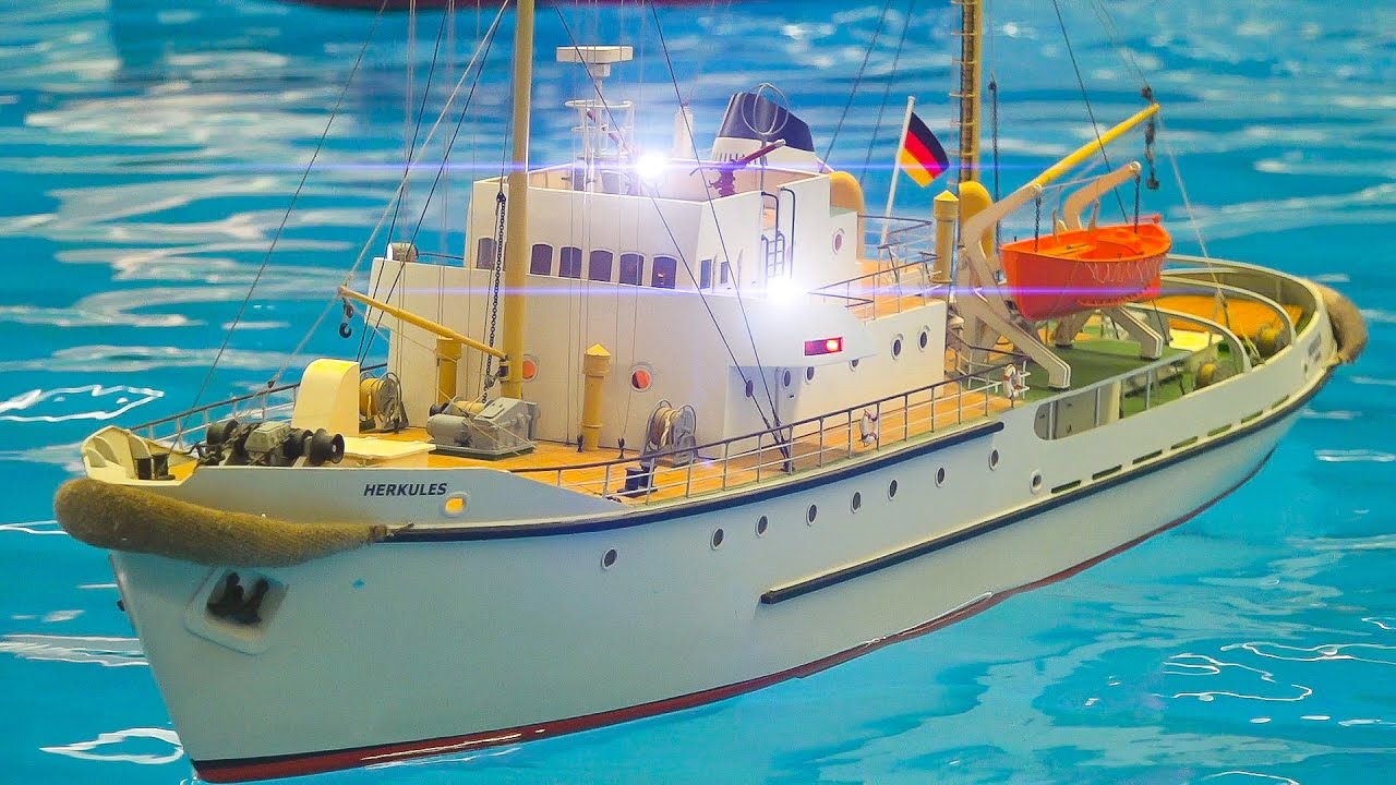 RC SCALE MODEL SHIP AND RC SAILING BOAT POOL ACTION ...