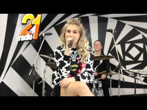 Corina - Neprevăzut (LIVE @ RADIO 21)