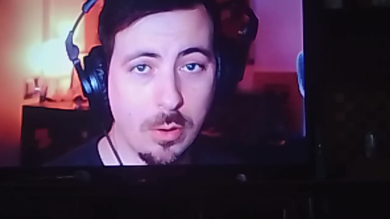 Eating and watching TV with JustATherian!!🥳📼(Analog horror)