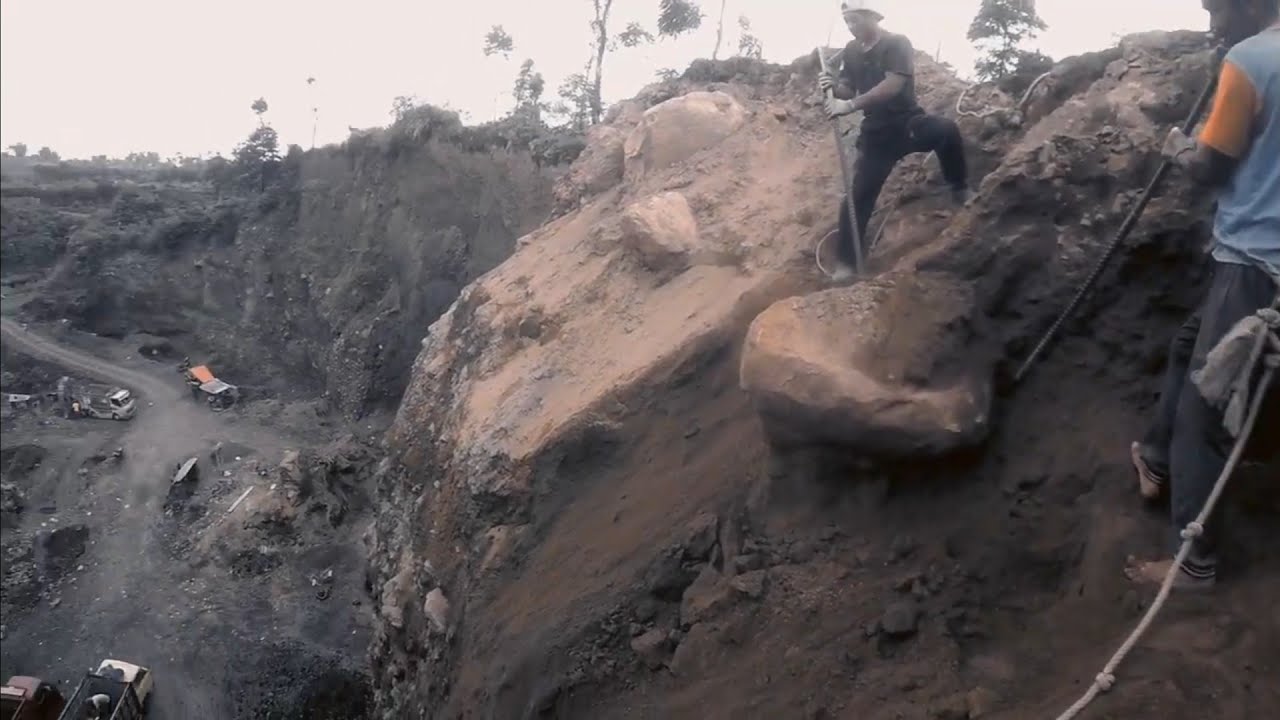 Falling On Rocks amazing work..!!! rocks fall from cliffs - YouTube