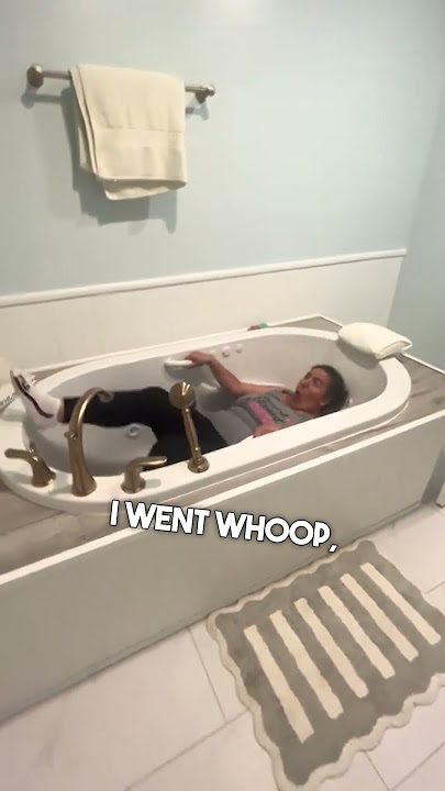 Her aunt barely survived the bathtub 😂