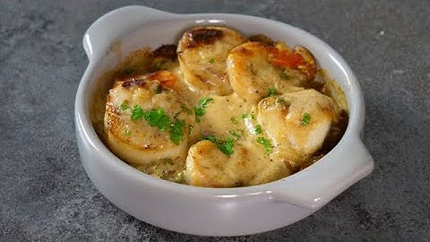Cassolette de Saint-Jacques aux crevettes et aux champignons