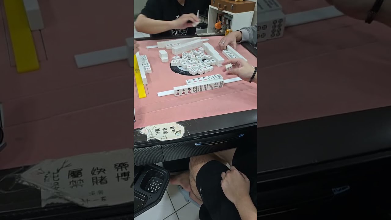 「麻將藝術家-小千柯基打牌去」正在直播！