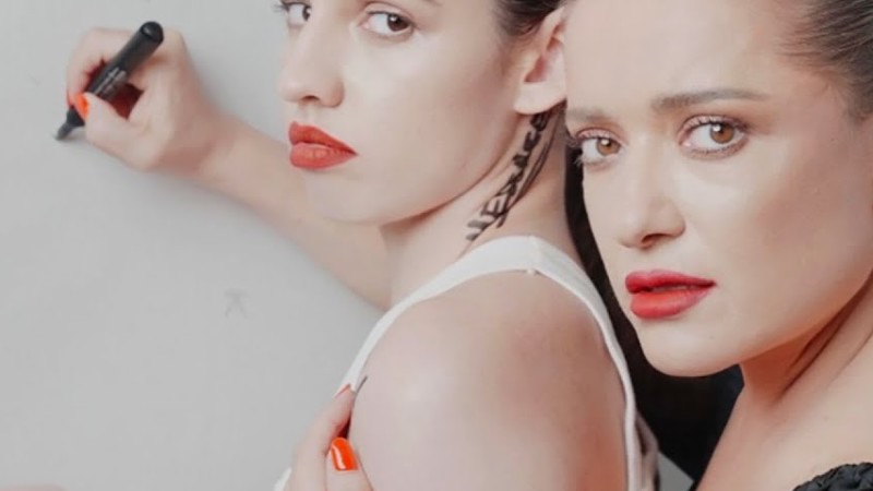 Chiroyli jinsiy aloqa porno Oyoqlari bilan külot kiygan ayolning surati tarqaldi