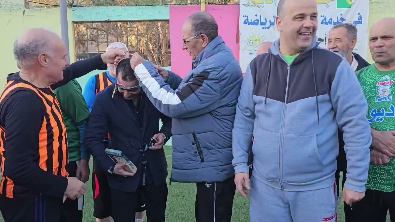 جمعية راديوز: السيد وحيد بن كنان أحسن متطوع في مدينة وهران لأهتمامه بمرضى السرطان بمستشفي الحاسي