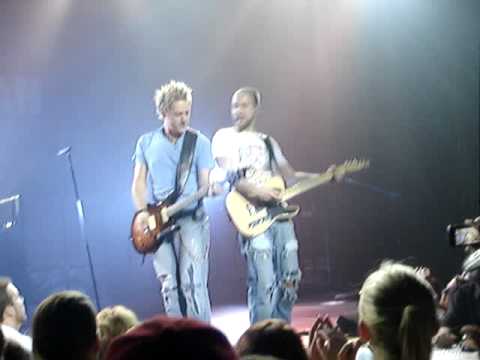 J Aldean Clemson SC 10-25-08 Kurt Allison Guitar M...