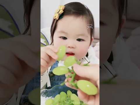 cute Chinese baby eating grapes 🍇🍇🍇,#shorts #youtubeshorts #baby #grape #eating