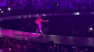 Download Lagu Ariana Grande - Love Me Harder + Breathin (Sweetener World Tour London, UK Night 1) MP3 Download Lagu Ariana Grande - Love Me Harder + Breathin (Sweetener World Tour London, UK Night 1) MP3