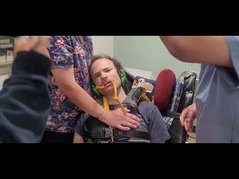 Amazing Caregivers Keep Autistic Patient Cool During Long Wait for Doctor