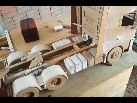 Miniatura VOLVO FH 520 BITREM 9 eixos - Feito de Madeira 