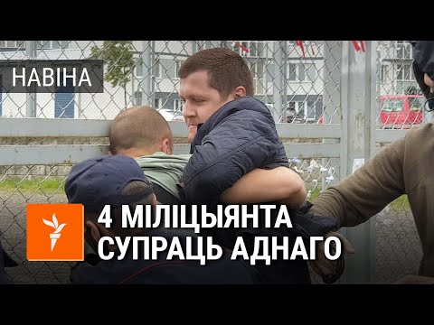 Міліцыя затрымала мужчыну, які не даваў прыбраць бела-чырвона-белыя стужкі ў сваім двары