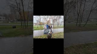 На субботнике)