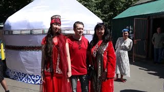 Казахский аул в сердце Парижа: праздничную атмосферу создали перед Олимпийскими играми