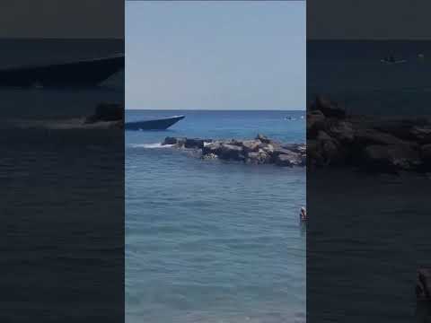 وسط دهول الجميع حراكة يصولون عبر قارب مطاطي الى سواحل مدينة غرناطة باسبانيا 