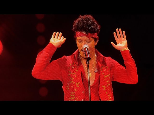 I Just Might - Bruno Mars - Chicago, IL. The Romantic Tour - YouTube