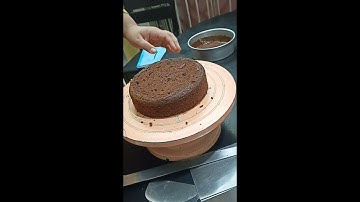 How to level and torte a cake