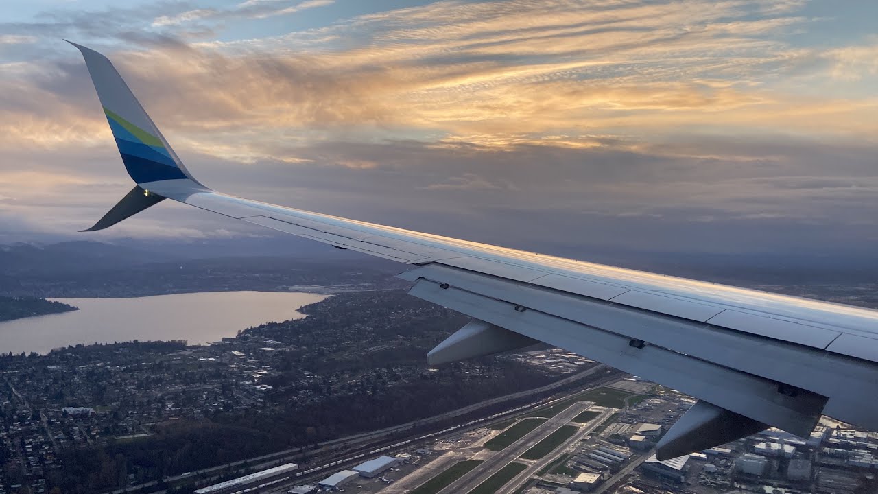 Alaska Airlines Boeing 737-800 landing at Seattle Tacoma International Airport (SEA)